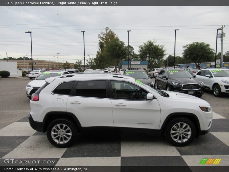 Bright White / Black/Light Frost Beige 2019 Jeep Cherokee Latitude