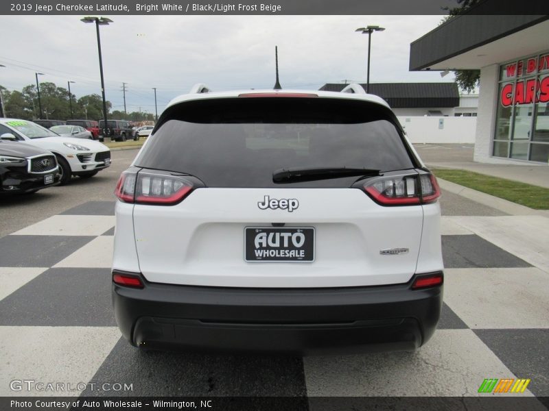 Bright White / Black/Light Frost Beige 2019 Jeep Cherokee Latitude