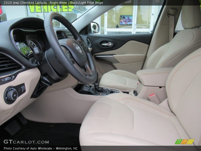 Bright White / Black/Light Frost Beige 2019 Jeep Cherokee Latitude