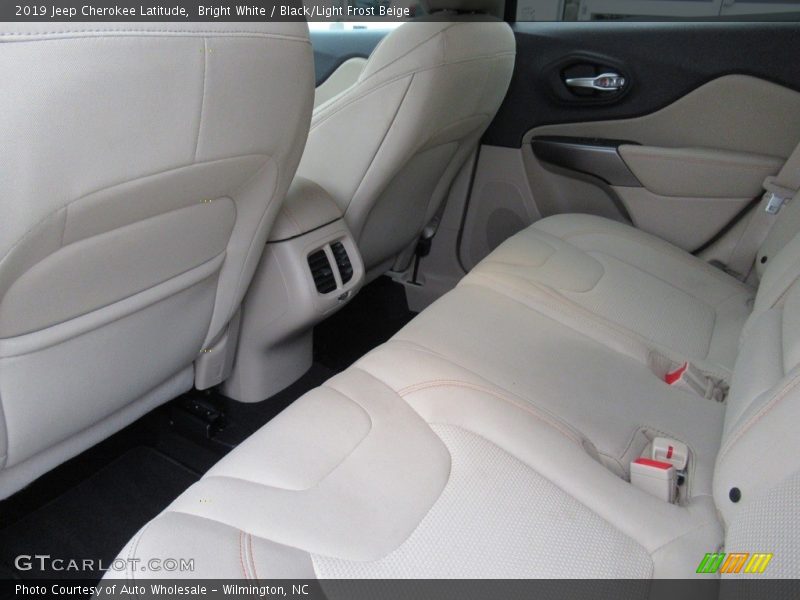 Bright White / Black/Light Frost Beige 2019 Jeep Cherokee Latitude