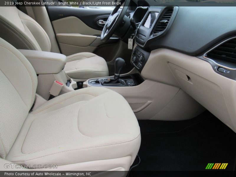 Bright White / Black/Light Frost Beige 2019 Jeep Cherokee Latitude