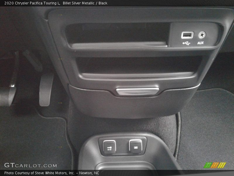 Billet Silver Metallic / Black 2020 Chrysler Pacifica Touring L