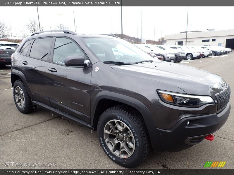 Front 3/4 View of 2020 Cherokee Trailhawk 4x4