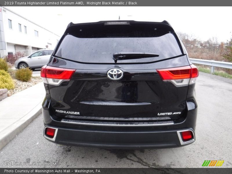 Midnight Black Metallic / Black 2019 Toyota Highlander Limited Platinum AWD