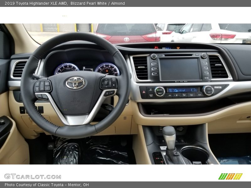 Blizzard Pearl White / Almond 2019 Toyota Highlander XLE AWD