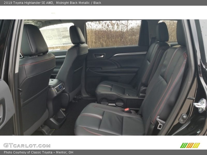 Midnight Black Metallic / Black 2019 Toyota Highlander SE AWD