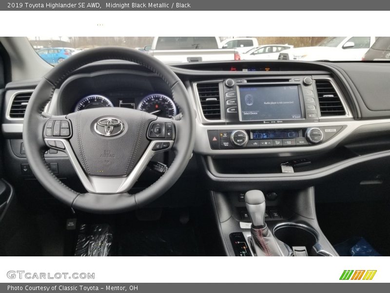 Midnight Black Metallic / Black 2019 Toyota Highlander SE AWD