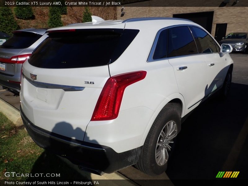 Crystal White Tricoat / Jet Black 2019 Cadillac XT5 Luxury AWD