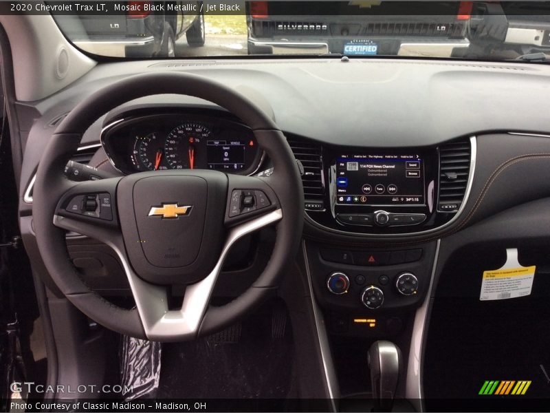 Mosaic Black Metallic / Jet Black 2020 Chevrolet Trax LT
