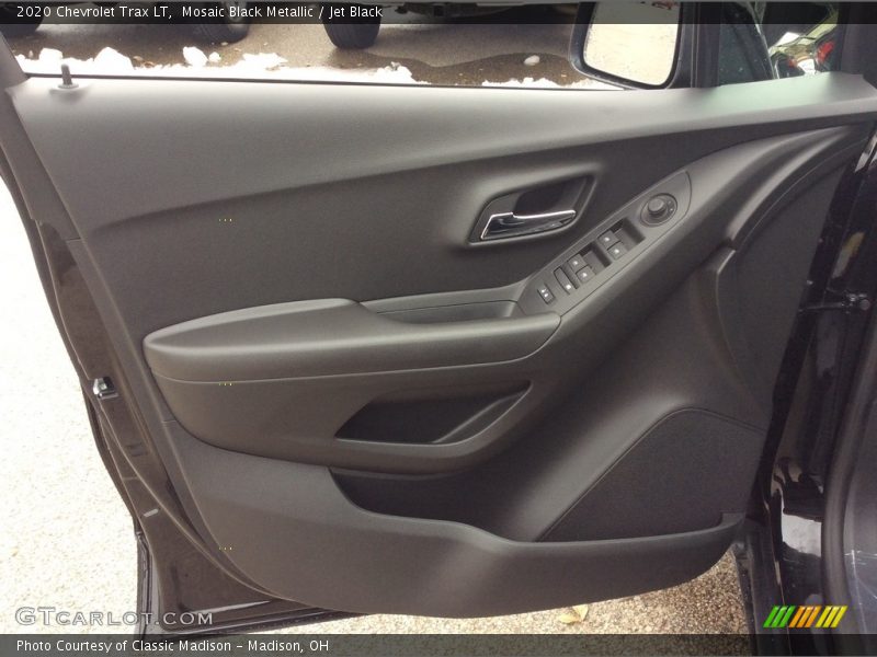Mosaic Black Metallic / Jet Black 2020 Chevrolet Trax LT