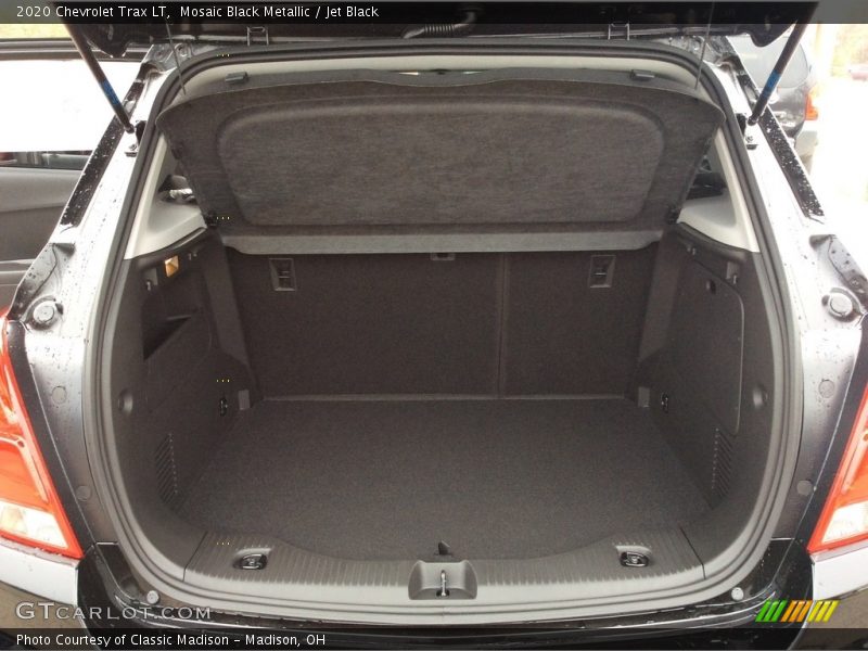 Mosaic Black Metallic / Jet Black 2020 Chevrolet Trax LT