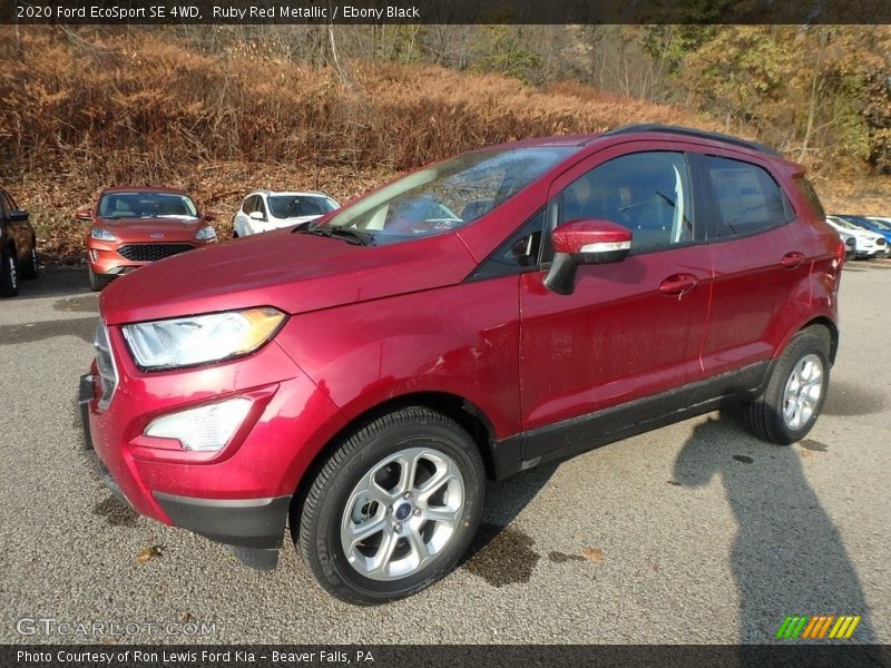 Front 3/4 View of 2020 EcoSport SE 4WD