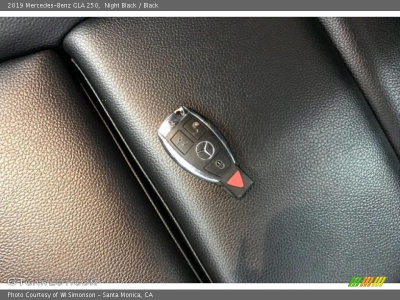 Night Black / Black 2019 Mercedes-Benz GLA 250