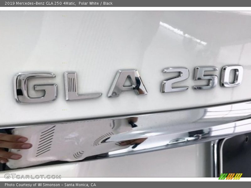 Polar White / Black 2019 Mercedes-Benz GLA 250 4Matic