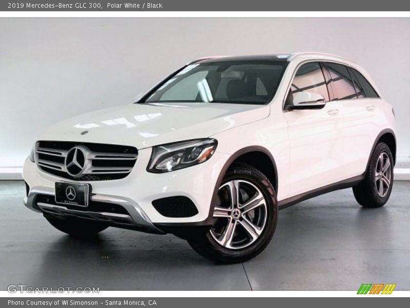 Front 3/4 View of 2019 GLC 300