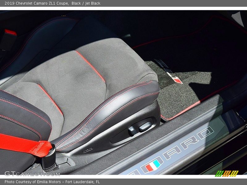 Black / Jet Black 2019 Chevrolet Camaro ZL1 Coupe