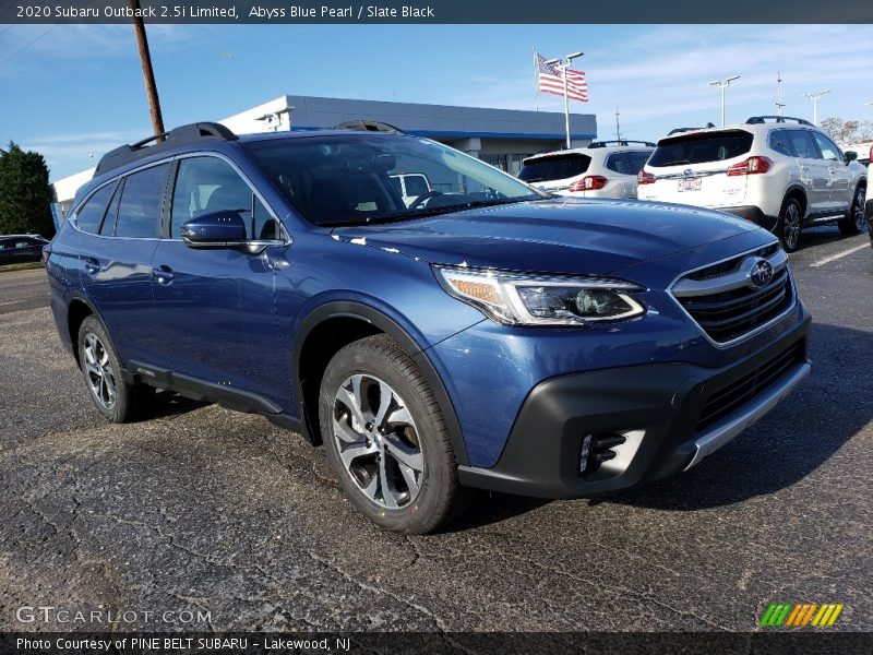 Front 3/4 View of 2020 Outback 2.5i Limited