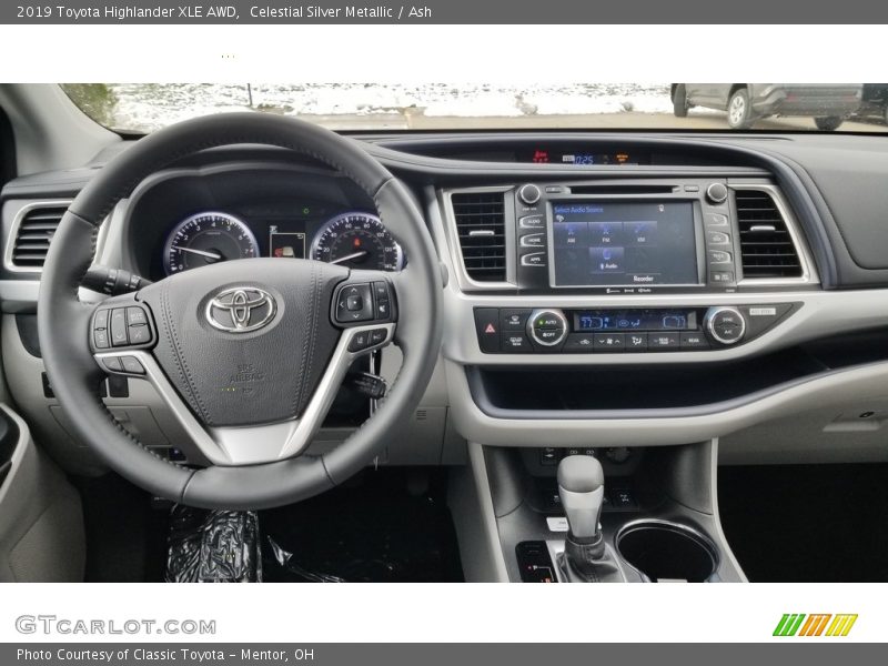 Celestial Silver Metallic / Ash 2019 Toyota Highlander XLE AWD