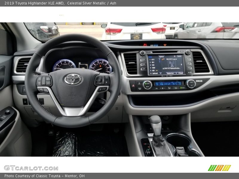 Celestial Silver Metallic / Ash 2019 Toyota Highlander XLE AWD
