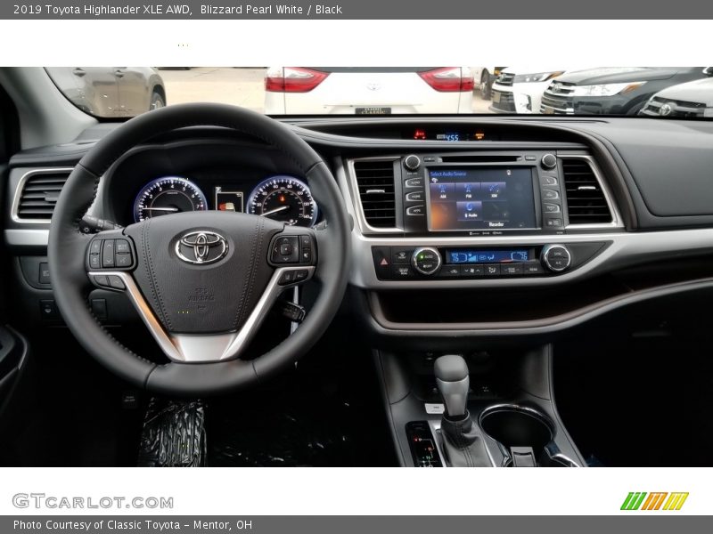 Blizzard Pearl White / Black 2019 Toyota Highlander XLE AWD