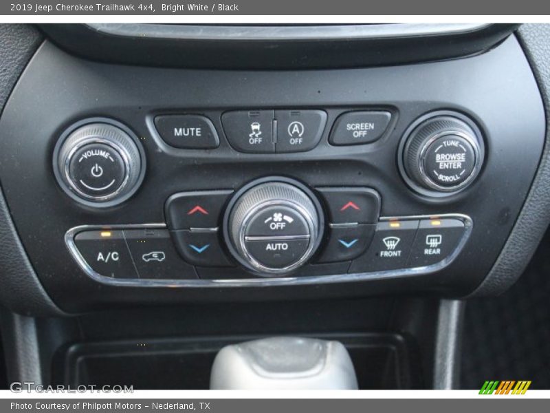 Bright White / Black 2019 Jeep Cherokee Trailhawk 4x4