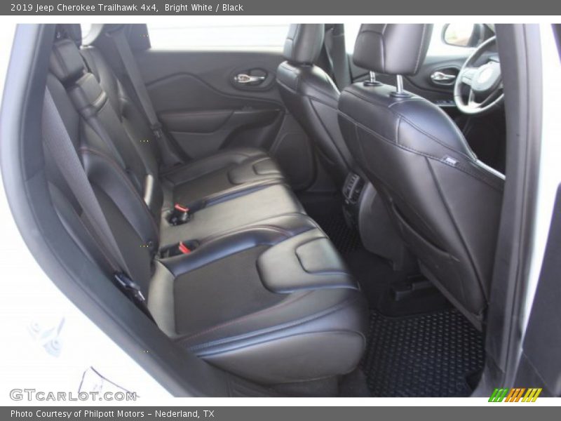 Bright White / Black 2019 Jeep Cherokee Trailhawk 4x4