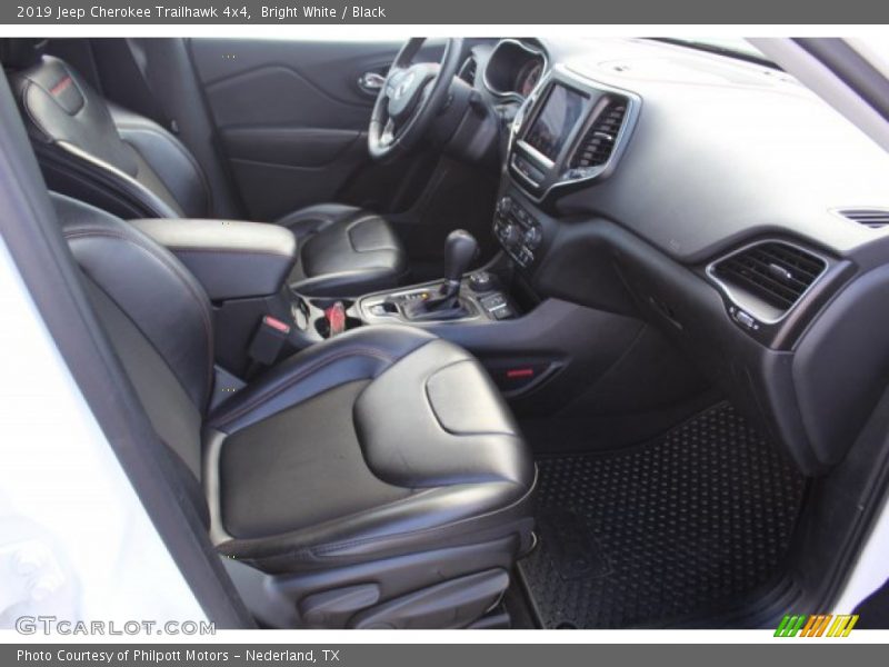 Bright White / Black 2019 Jeep Cherokee Trailhawk 4x4