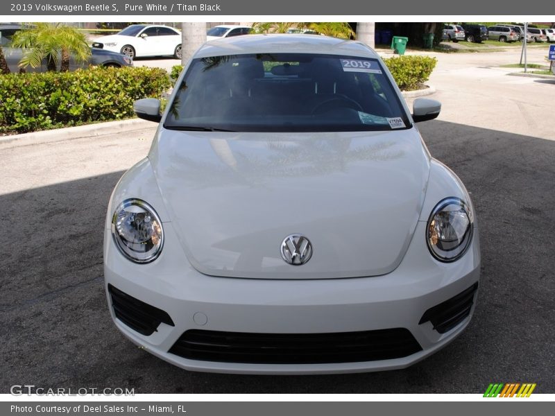Pure White / Titan Black 2019 Volkswagen Beetle S