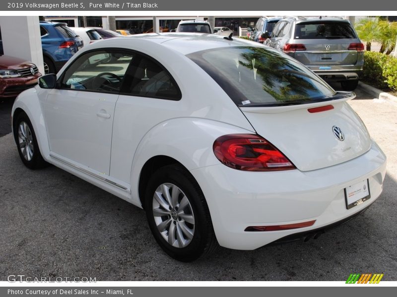 Pure White / Titan Black 2019 Volkswagen Beetle S