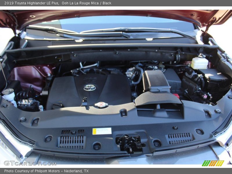 Ooh La La Rouge Mica / Black 2019 Toyota Highlander LE Plus