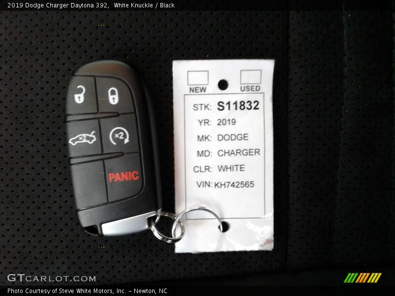 White Knuckle / Black 2019 Dodge Charger Daytona 392