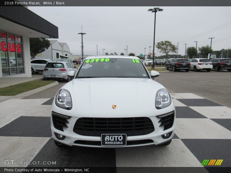 White / Black 2018 Porsche Macan