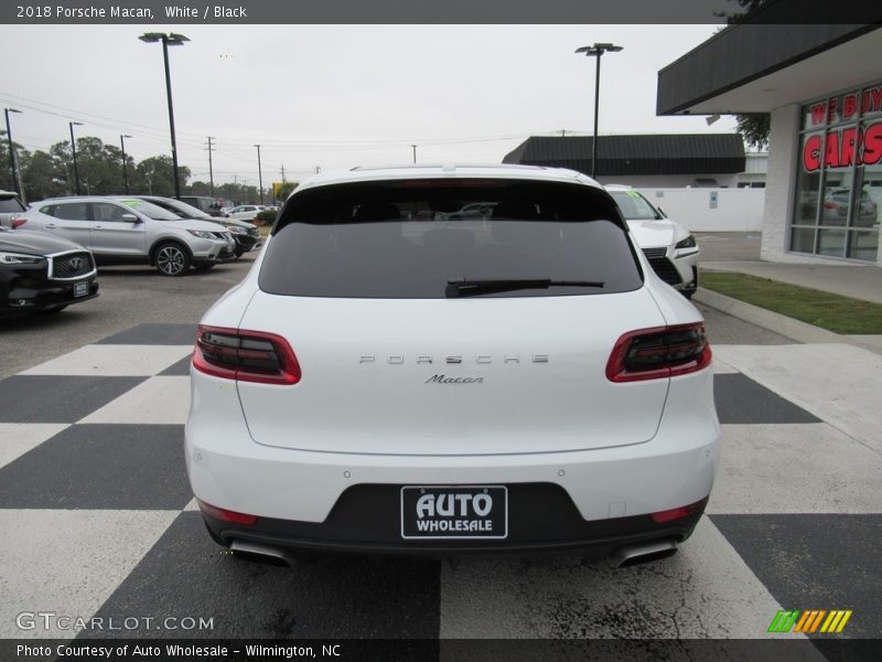 White / Black 2018 Porsche Macan