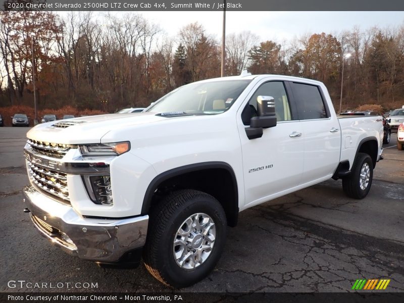 Front 3/4 View of 2020 Silverado 2500HD LTZ Crew Cab 4x4