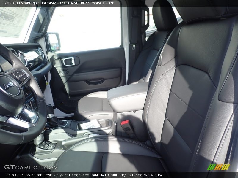 Bright White / Black 2020 Jeep Wrangler Unlimited Sahara 4x4