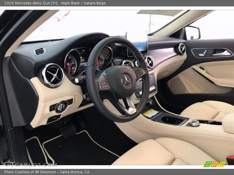 Night Black / Sahara Beige 2020 Mercedes-Benz GLA 250
