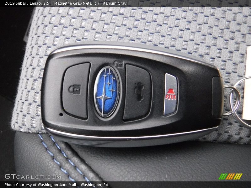 Magnetite Gray Metallic / Titanium Gray 2019 Subaru Legacy 2.5i