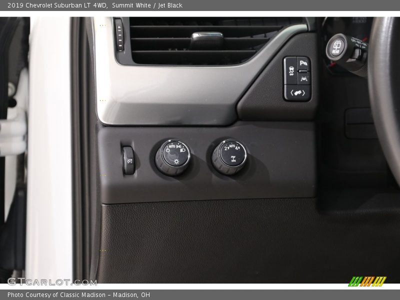 Controls of 2019 Suburban LT 4WD