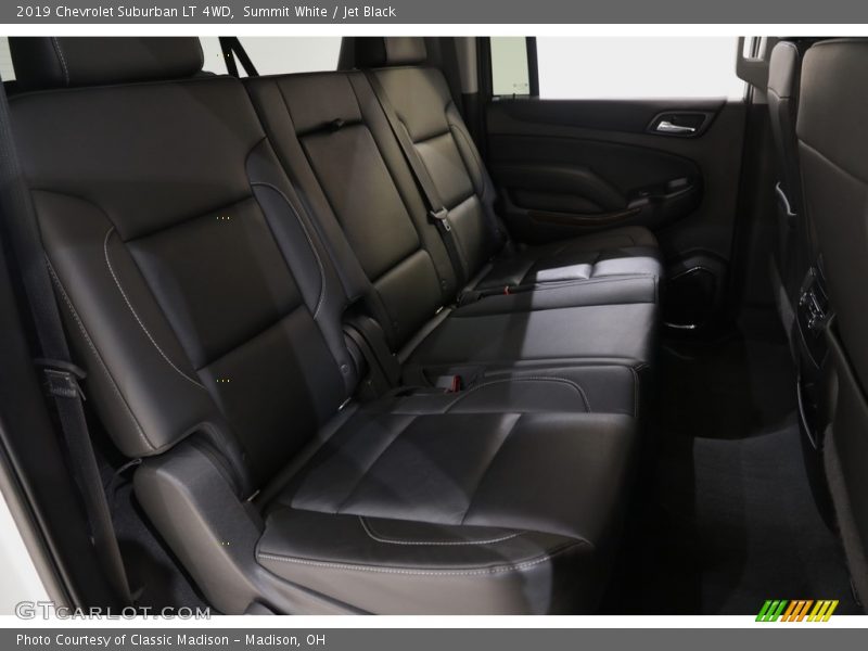 Summit White / Jet Black 2019 Chevrolet Suburban LT 4WD