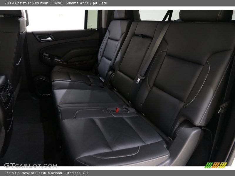 Summit White / Jet Black 2019 Chevrolet Suburban LT 4WD