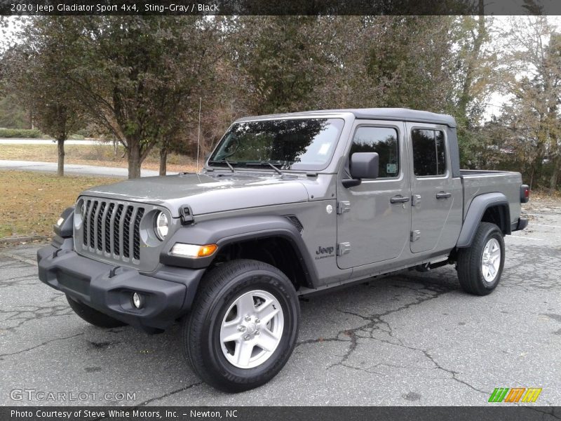 Front 3/4 View of 2020 Gladiator Sport 4x4