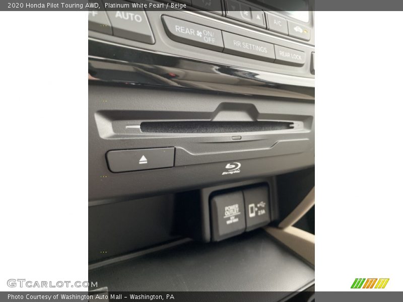 Entertainment System of 2020 Pilot Touring AWD