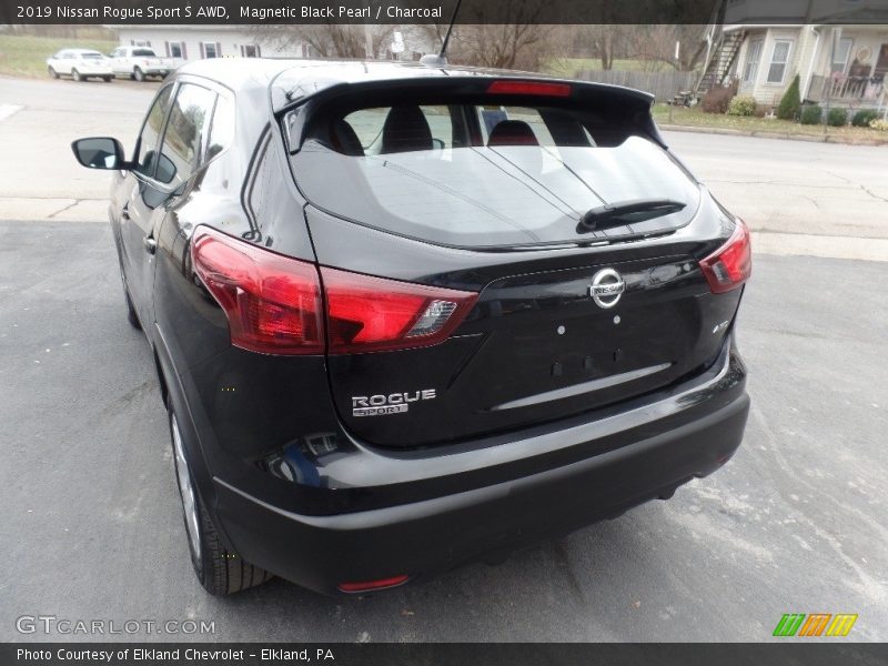 Magnetic Black Pearl / Charcoal 2019 Nissan Rogue Sport S AWD