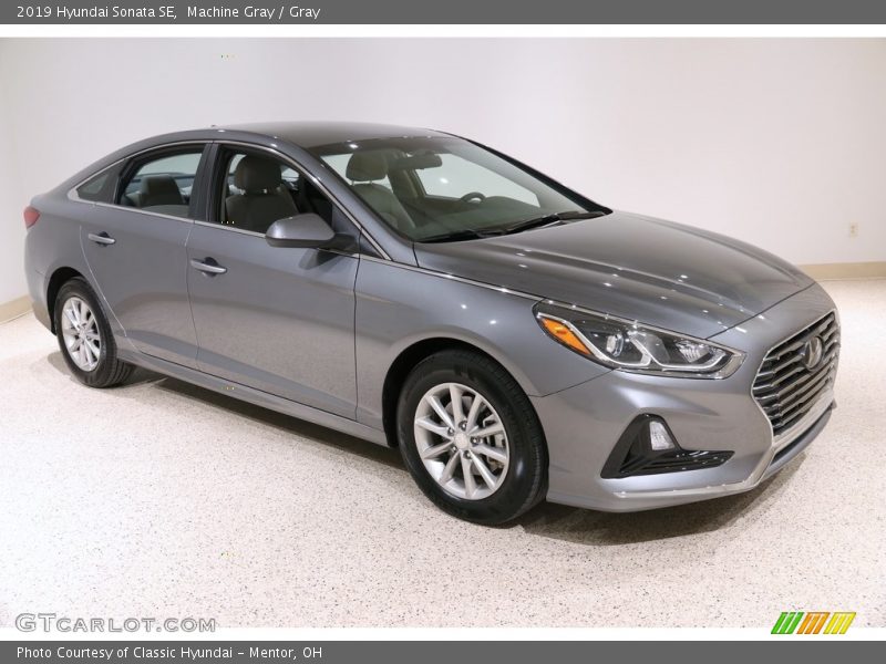 Front 3/4 View of 2019 Sonata SE