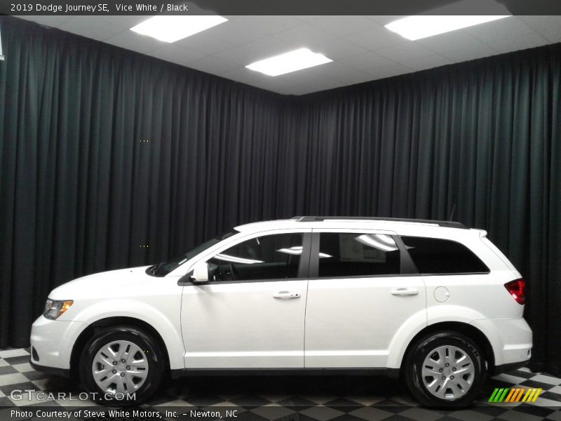 Vice White / Black 2019 Dodge Journey SE