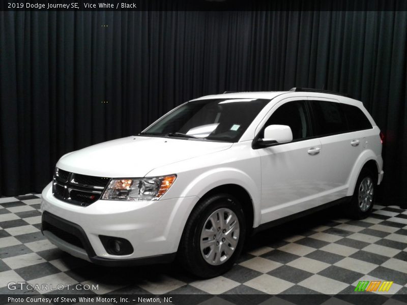 Vice White / Black 2019 Dodge Journey SE