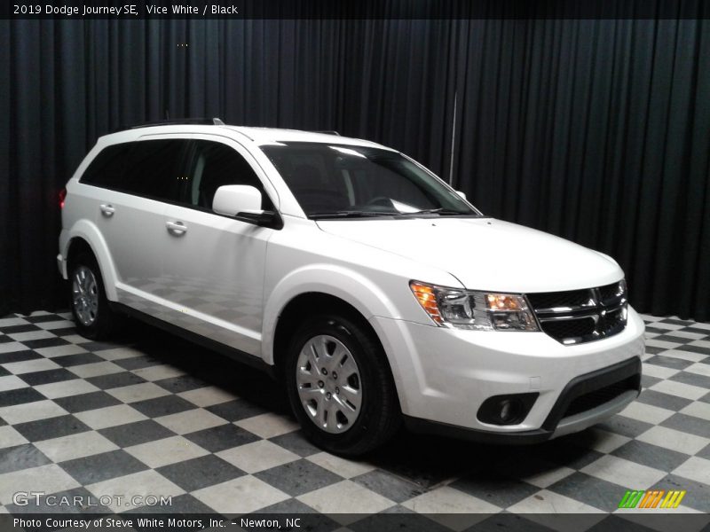 Vice White / Black 2019 Dodge Journey SE