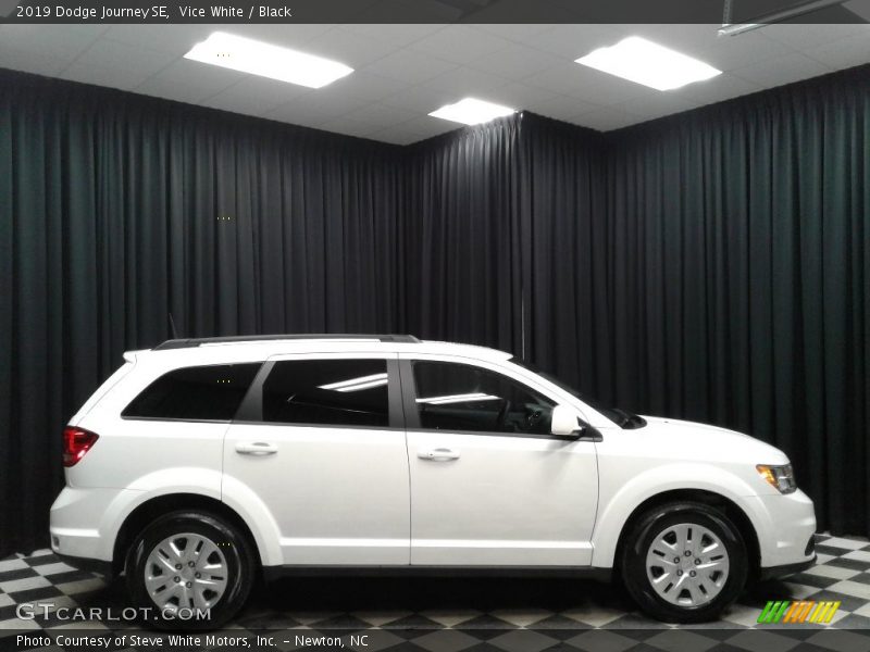 Vice White / Black 2019 Dodge Journey SE