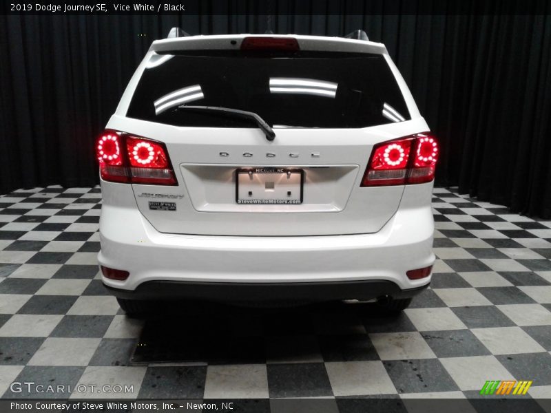 Vice White / Black 2019 Dodge Journey SE