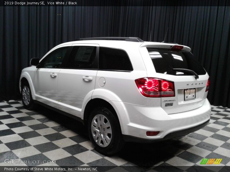 Vice White / Black 2019 Dodge Journey SE